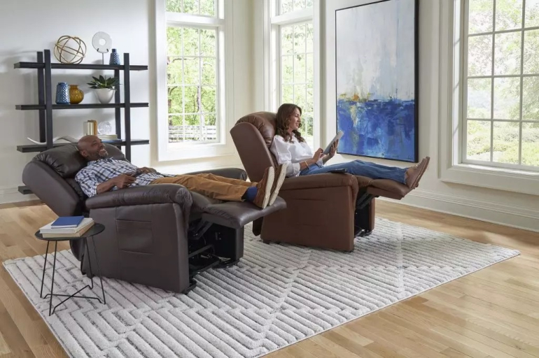 Relaxer Medium lift chair lifestyle image of reclined
